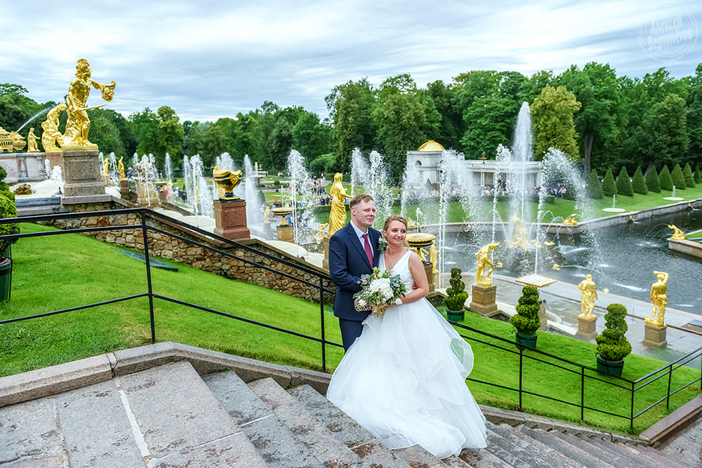 Лучшие парки и сады для фотосессии: Нижний парк Петергофа, свадебная фотосессия